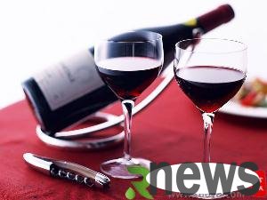How to wash red wine stains on light-colored carpets? How to remove red wine stains