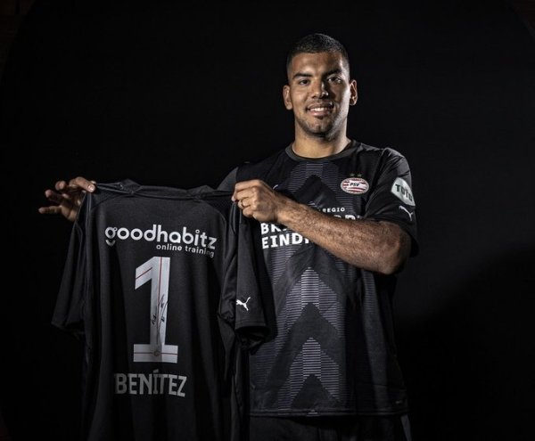 Reporter: Crystal Palace signs 32-year-old goalkeeper Benitez, and the player joins freely