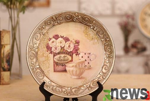 Matching techniques and cleaning methods for decorative seating plates