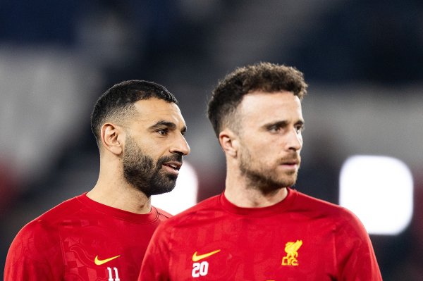 🙏 Egyptian media: Salah immediately ended his vacation and returned to Liverpool after learning that Jota had passed away