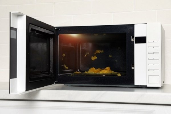 Moon puff and egg yellow crispy bag 1 object microwave explosion 2 actions correctly increased