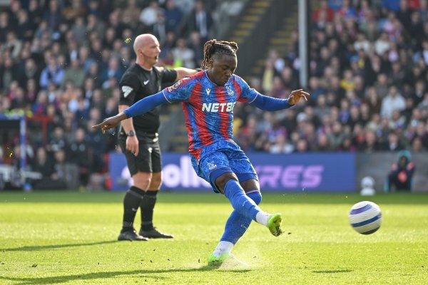 Cuckold: Eze received a call from Arsenal while driving and shouted excitedly, Tottenham is angry at him