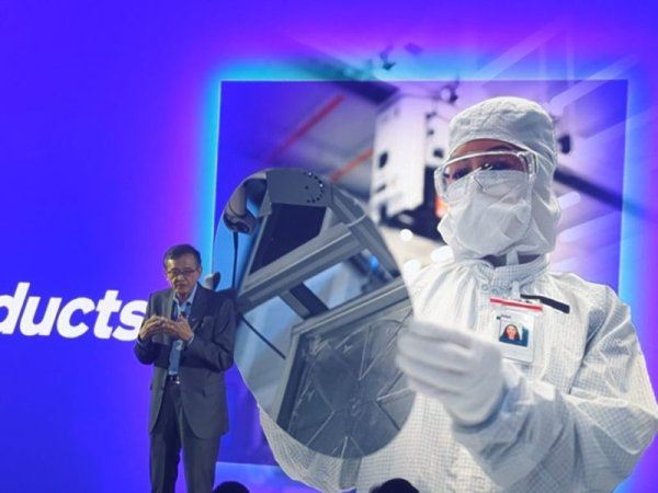 Intel emphasizes that 2026 is the key year for manufacturing business, and the progress of Intel 14A depends on customer adoption rate