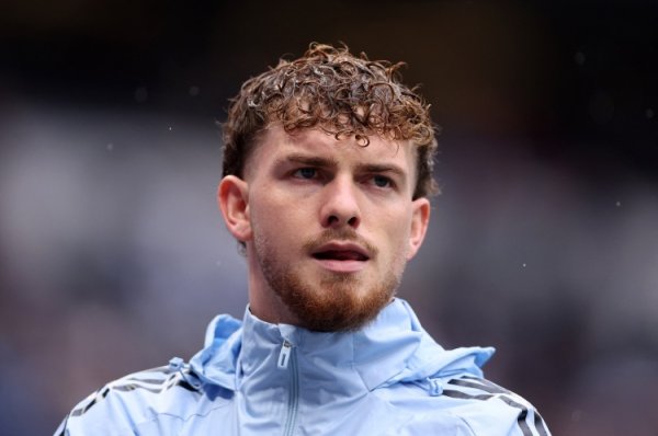 Wrong path? At the age of 22, Elliott left Liverpool for Villa and only played 174 minutes, worth 35 million.