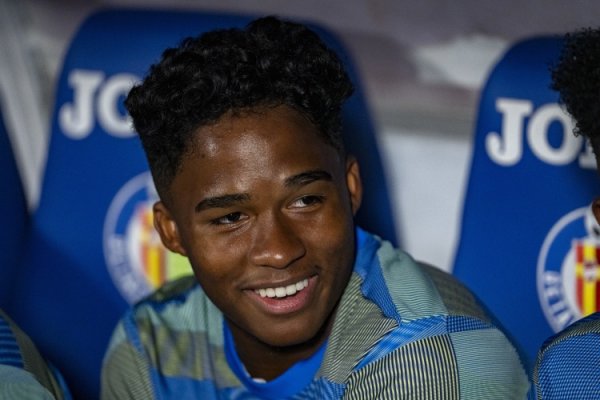 Romano: Although Premier League teams are interested in Enderrick, the player himself prefers to join Lyon