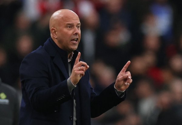 Slaughter: The linesman raised the flag only 14 seconds after Van Dijk scored. Manchester City scored a similar goal last season but it was counted as a goal.